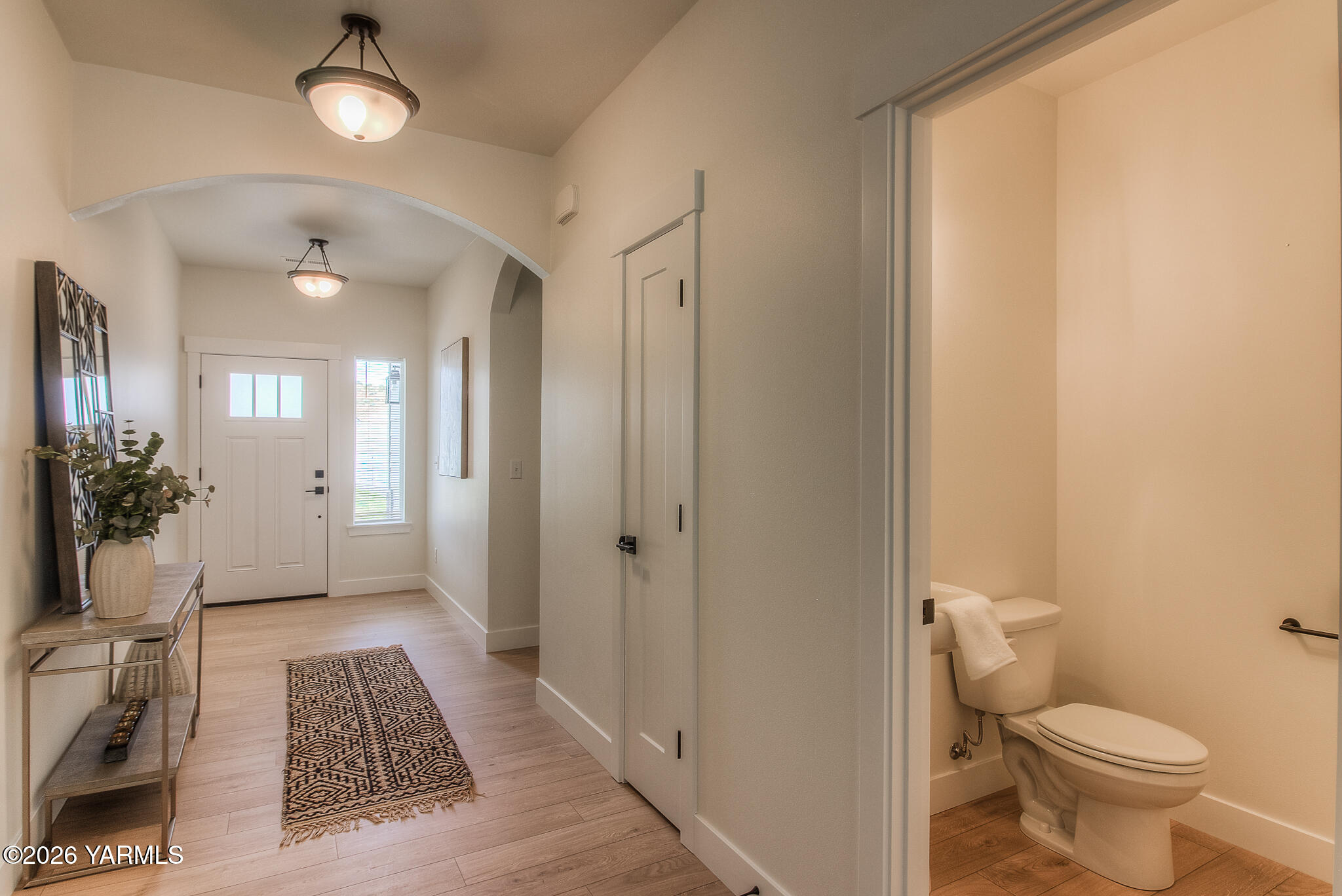 404 South 90th Avenue Yakima, WA 98908 - Photo 3 of 21 Entry