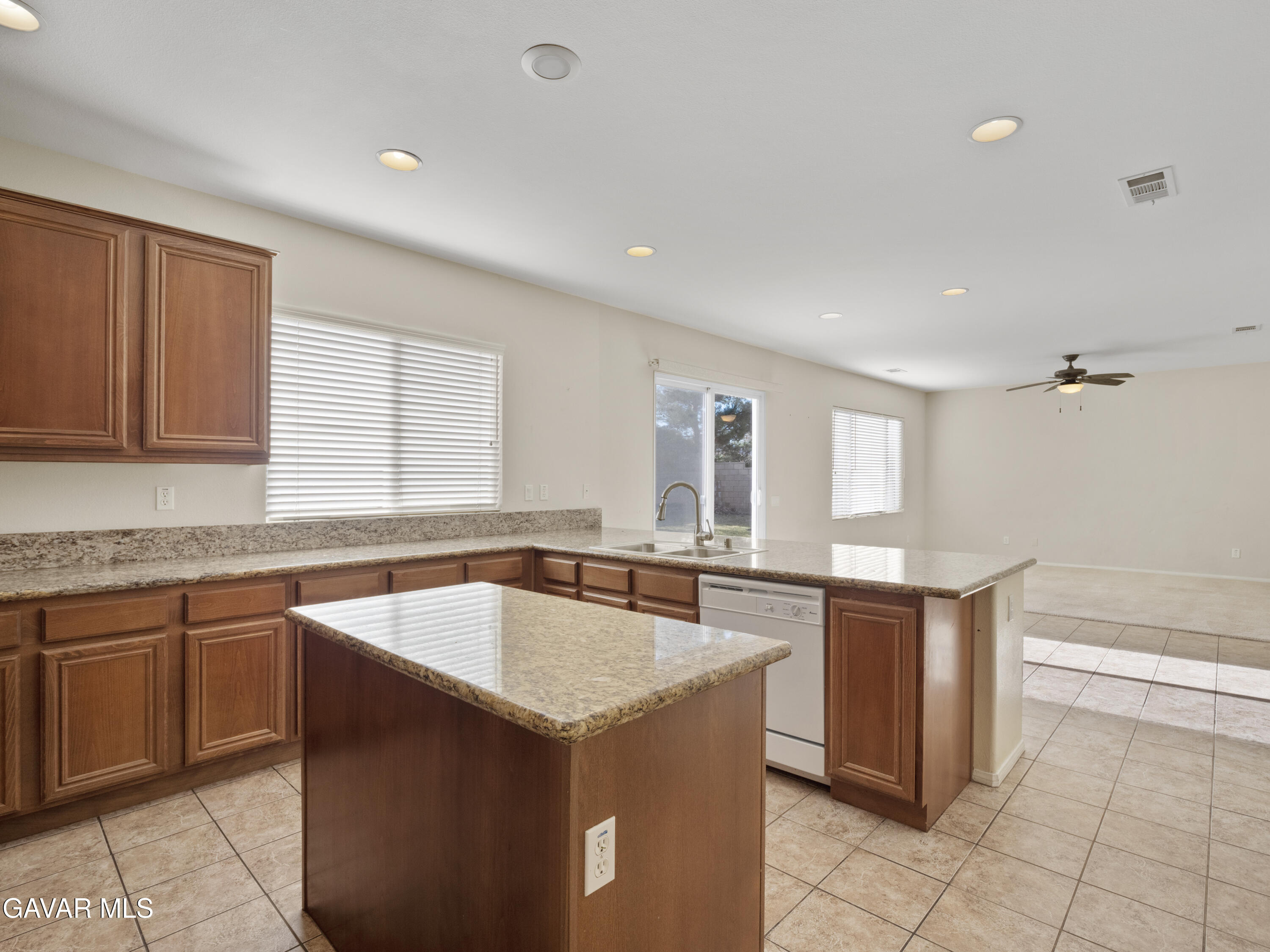 6634 Lime Road Lancaster, CA 93536 - Photo 5 of 30 P1466756