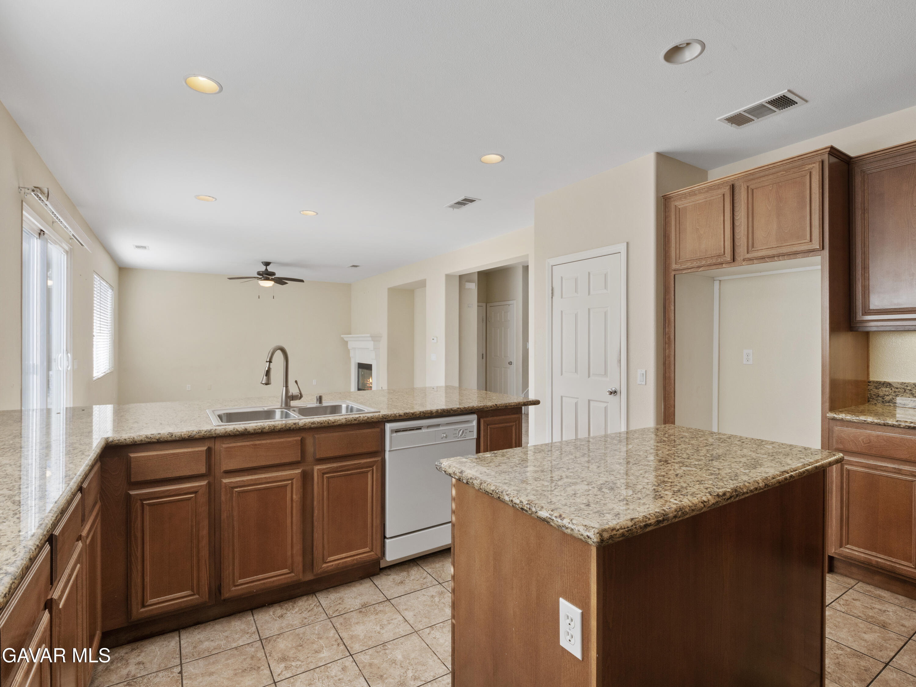 6634 Lime Road Lancaster, CA 93536 - Photo 6 of 30 P1466763