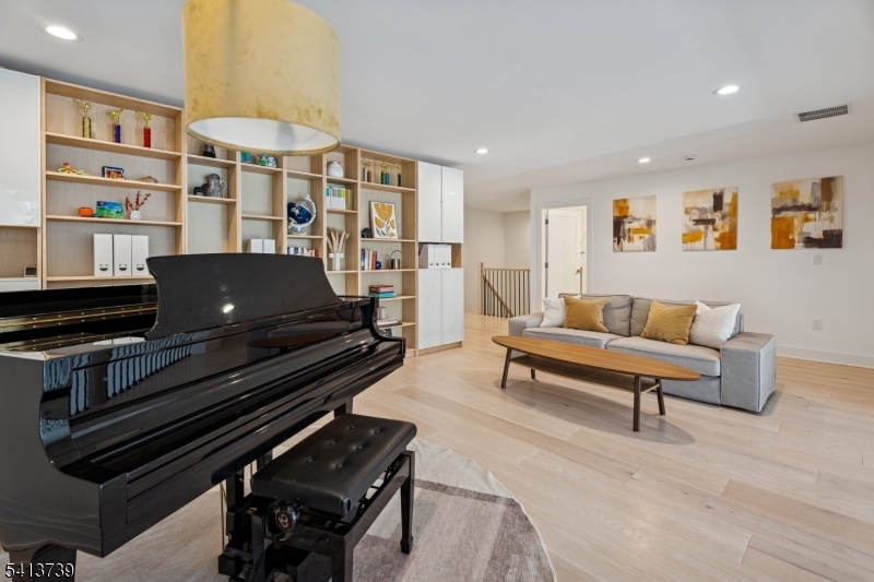 27 Brambling Road Berkeley Heights, NJ 07922 - Photo 17 of 34