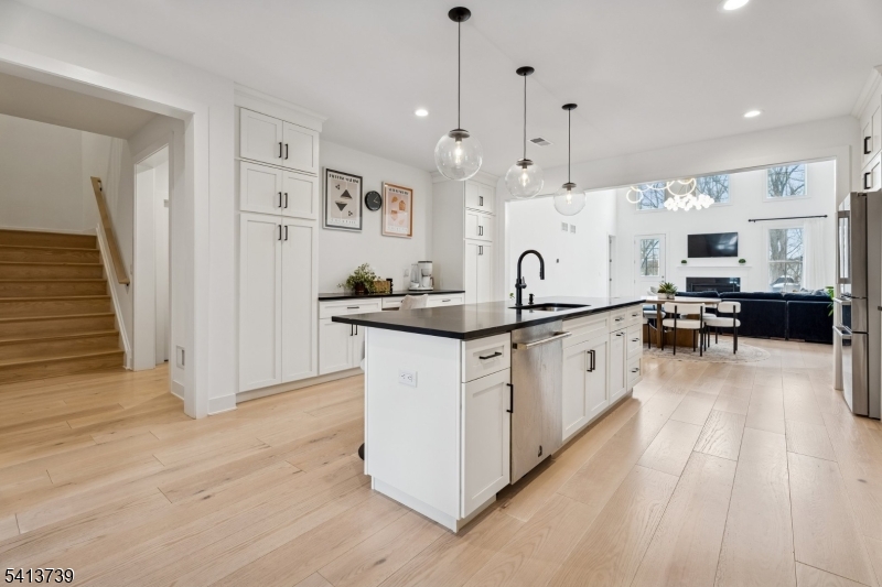 27 Brambling Road Berkeley Heights, NJ 07922 - Photo 4 of 34