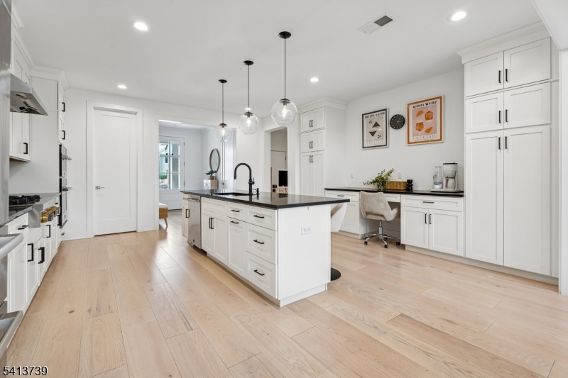 27 Brambling Road Berkeley Heights, NJ 07922 - Photo 7 of 34