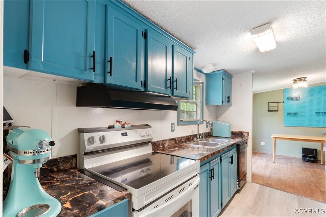 10340 Swift Road Partlow, VA 22534 - Photo 5 of 25 a kitchen with a stove and a microwave