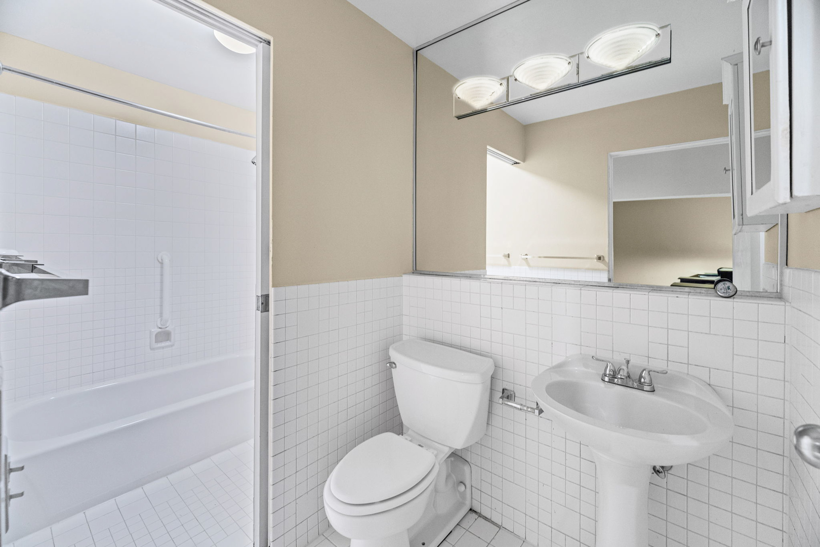 40 East 9th Street, Unit 1907 Chicago, IL 60605 - Photo 15 of 28