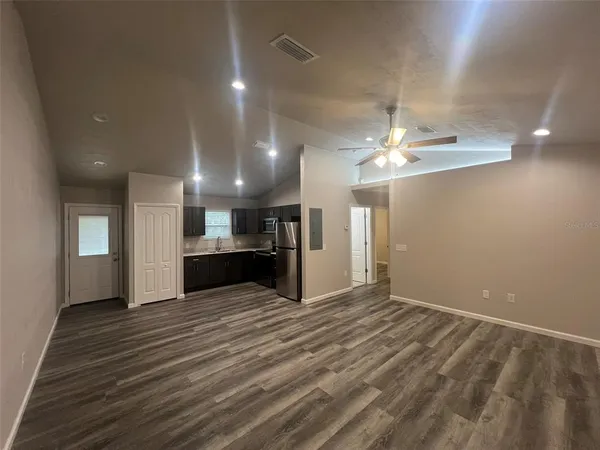 $1,375 | 18648 Northwest 246th Street, Unit 2, High Springs, FL 32643