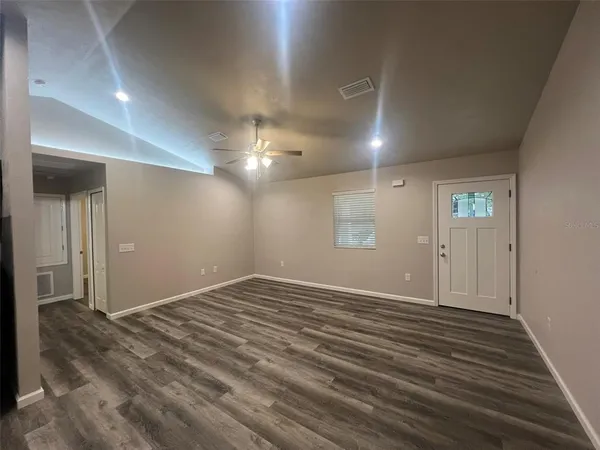 $1,375 | 18648 Northwest 246th Street, Unit 2, High Springs, FL 32643