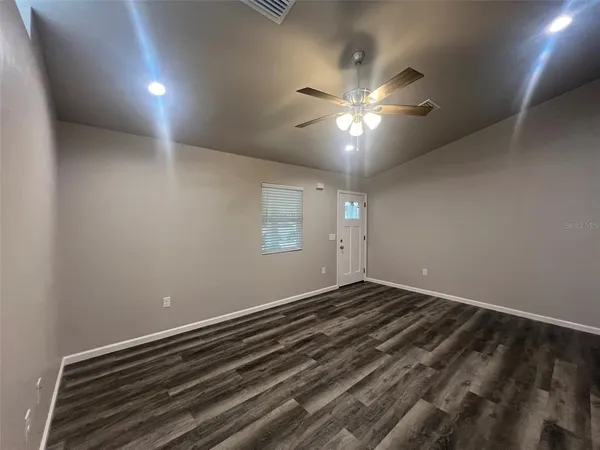 $1,375 | 18648 Northwest 246th Street, Unit 2, High Springs, FL 32643