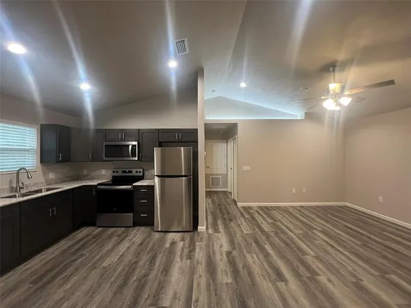 $1,375 | 18648 Northwest 246th Street, Unit 2, High Springs, FL 32643