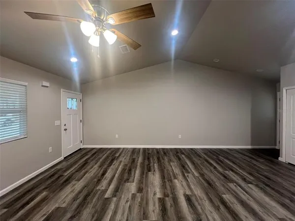 $1,375 | 18648 Northwest 246th Street, Unit 2, High Springs, FL 32643
