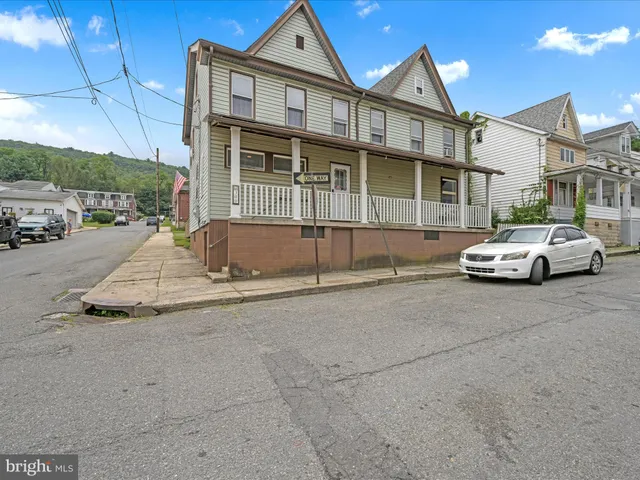 a car parked in front of a building