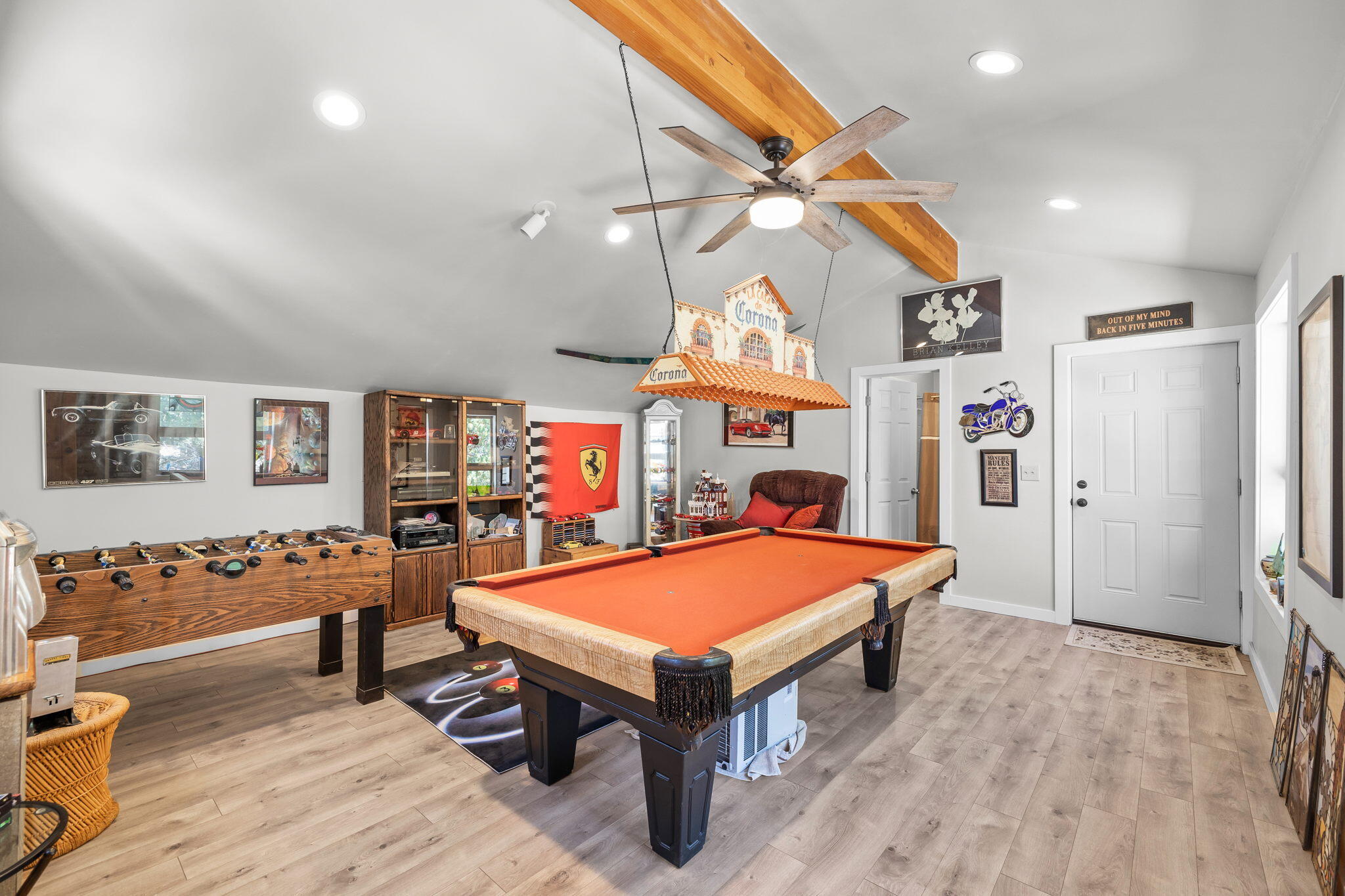 21870 Rincon Avenue Bend, OR 97702 - Photo 32 of 47 Full en-suite guest bedroom is spacious enough to function perfectly as a game room with full bath.