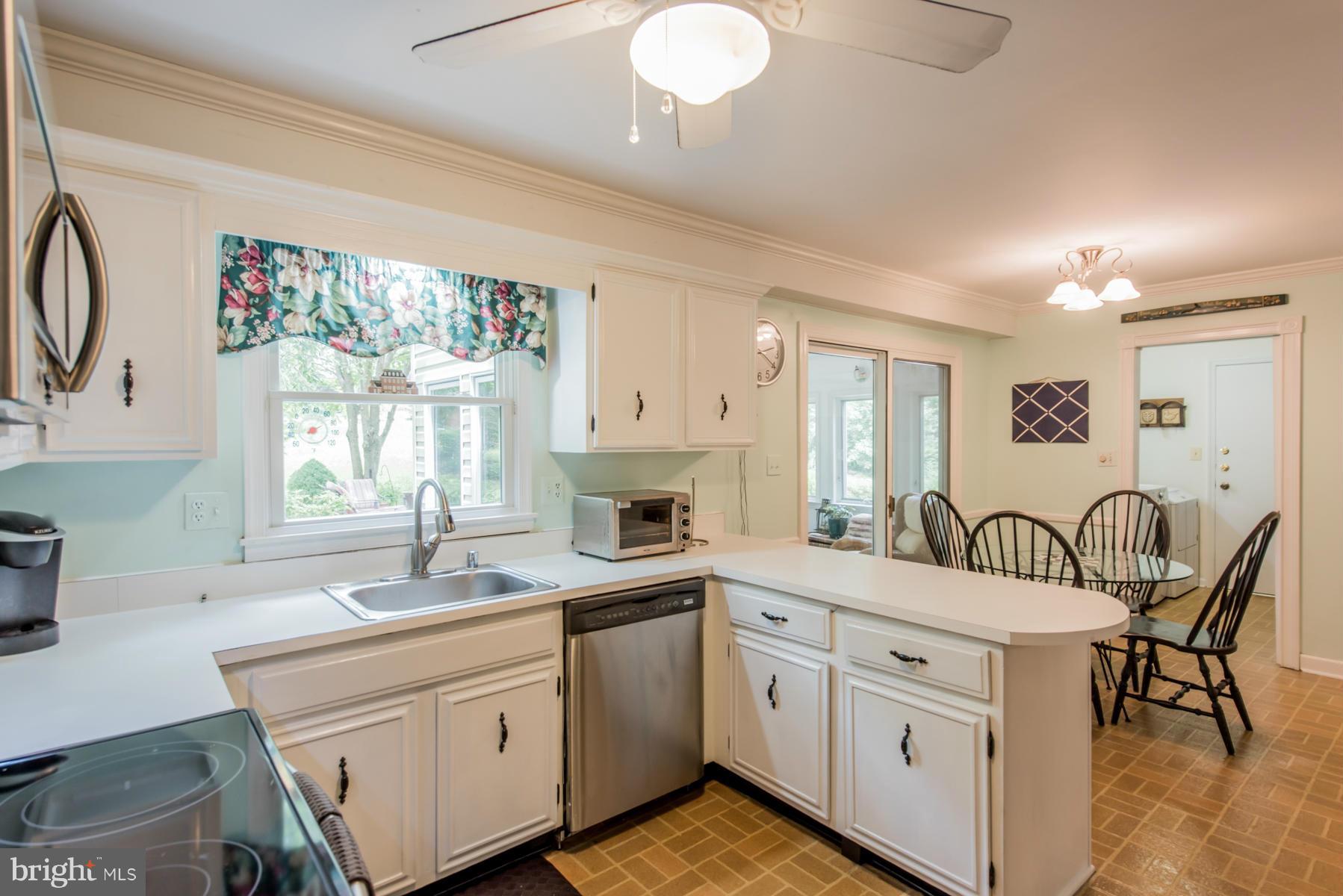 9454 Dunloggin Road Ellicott City, MD 21042 - Photo 11 of 29 Kitchen
