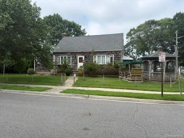 $549,995 | 2 Ivy Street, Farmingdale, NY 11735