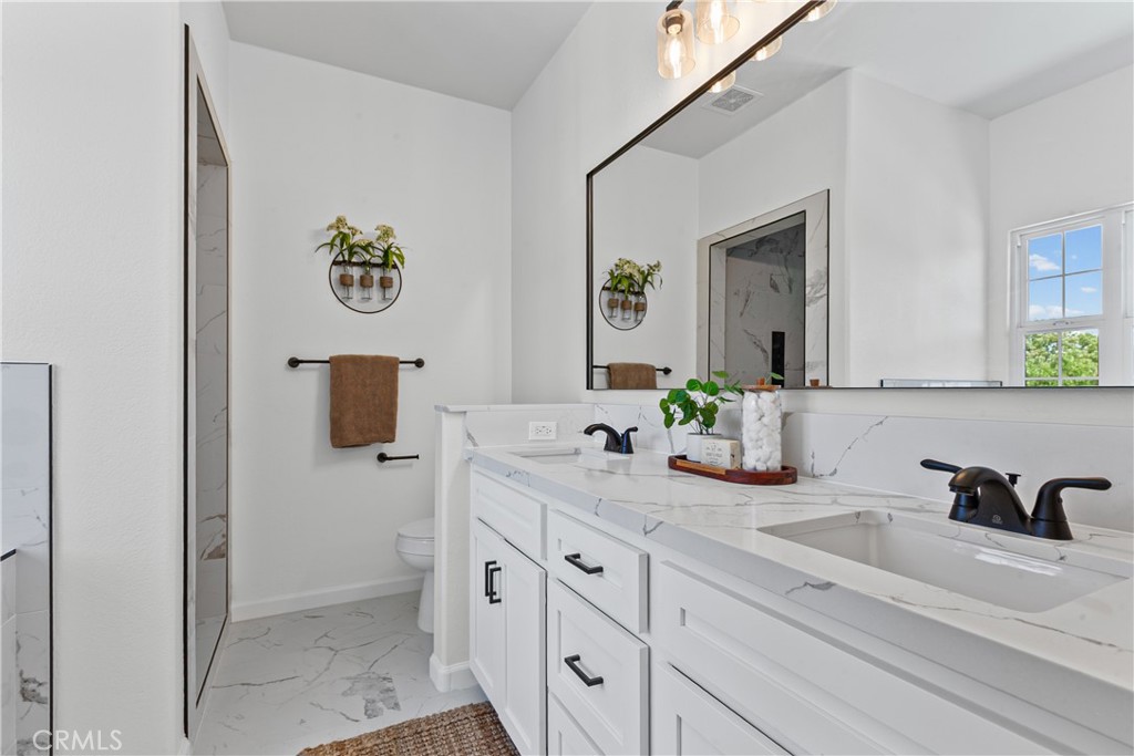 924 Riata Court Paso Robles, CA 93446 - Photo 17 of 46 Primary Bathroom