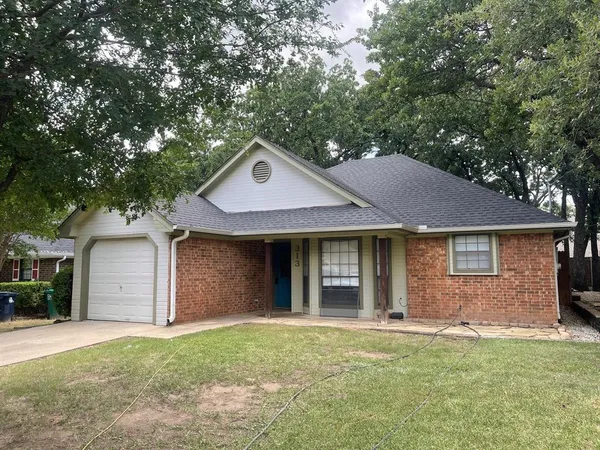 $1,800 | 313 Joshua Street, Denton, TX 76209