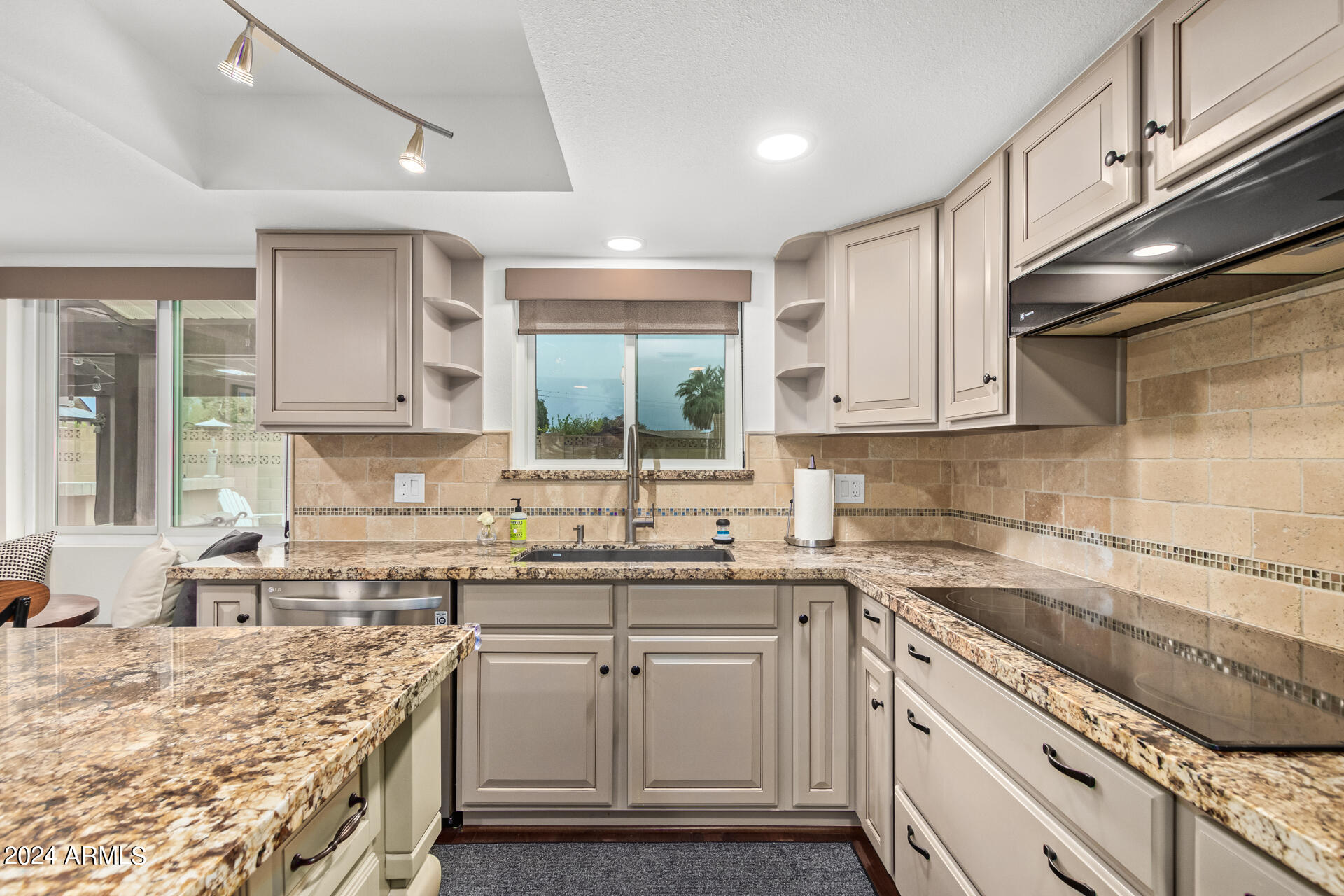 2149 East Lawrence Road Phoenix, AZ 85016 - Photo 16 of 53 Kitchen