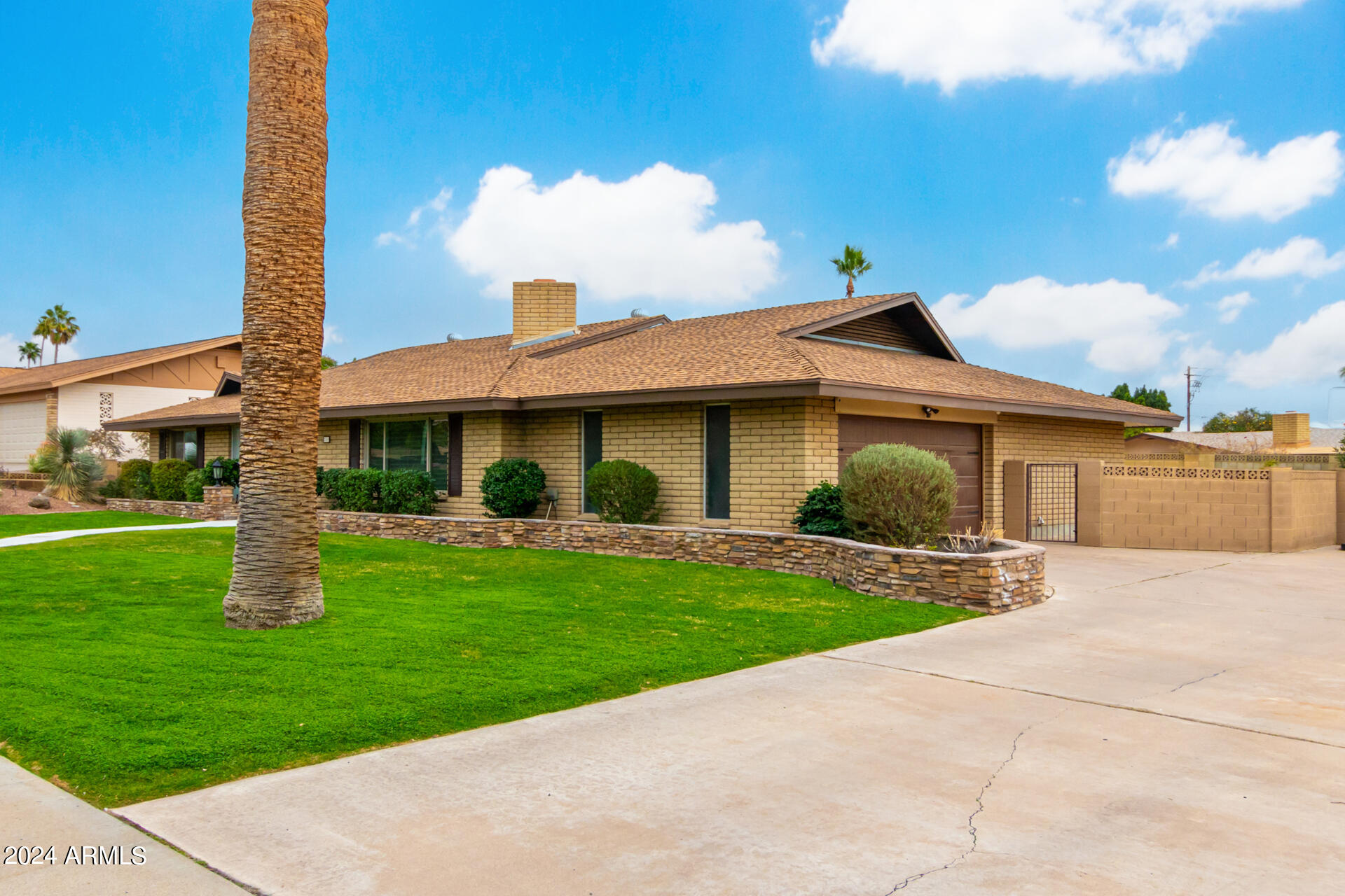 Side Garage, Large Driveway