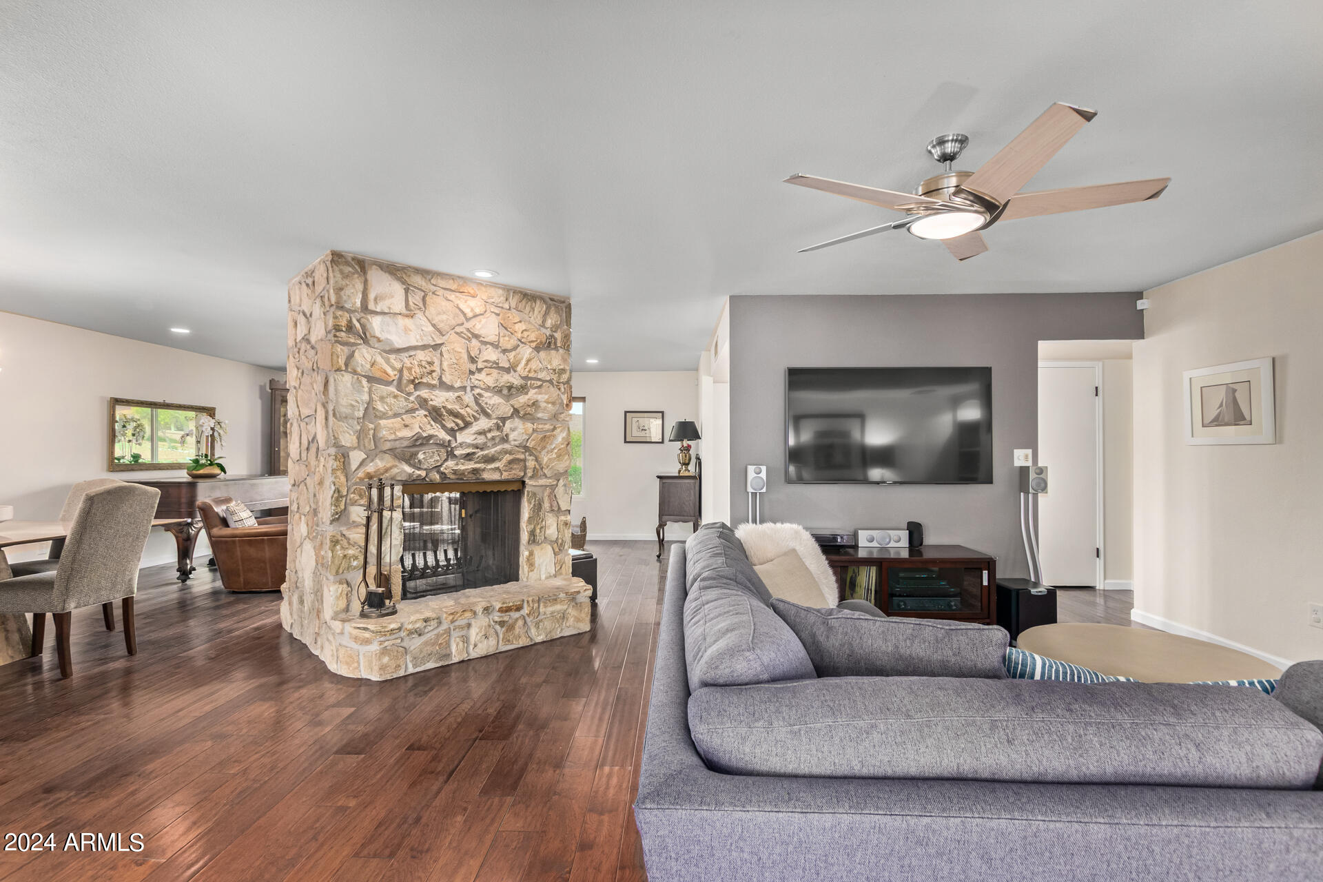2149 East Lawrence Road Phoenix, AZ 85016 - Photo 10 of 53 Family Room