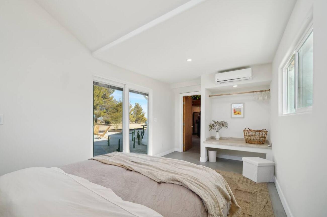 59727 Sharp Terrace Drive Yucca Valley, CA 92284 - Photo 18 of 38 a bedroom with a bed and a window