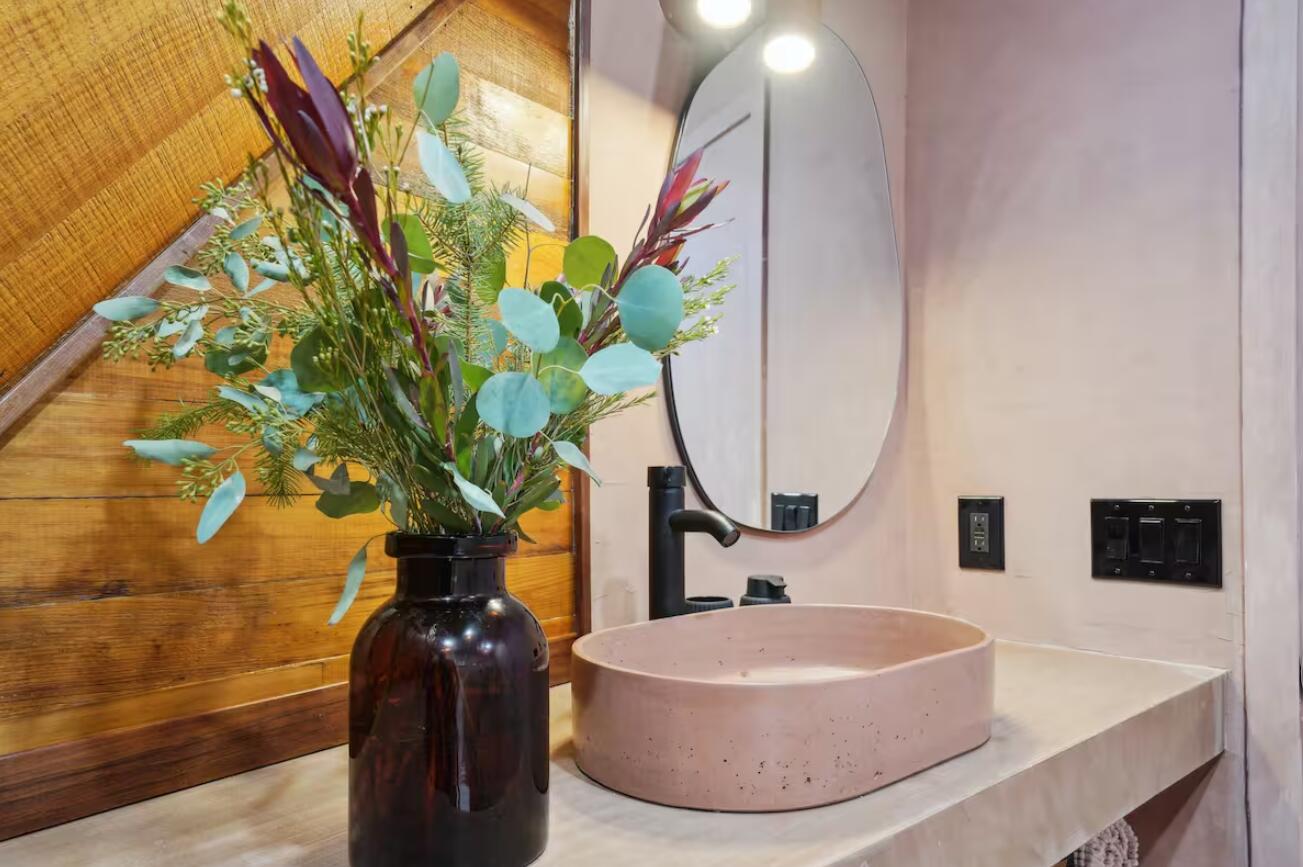 59727 Sharp Terrace Drive Yucca Valley, CA 92284 - Photo 23 of 38 a vase of flowers sitting on a table