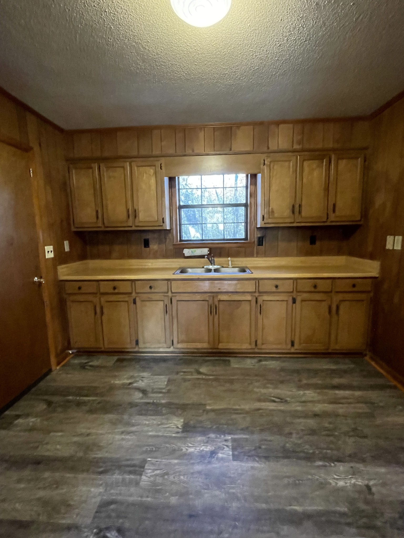 470 Cat Creek Road Manchester, TN 37355 - Photo 4 of 20 a kitchen with a sink cabinets and window