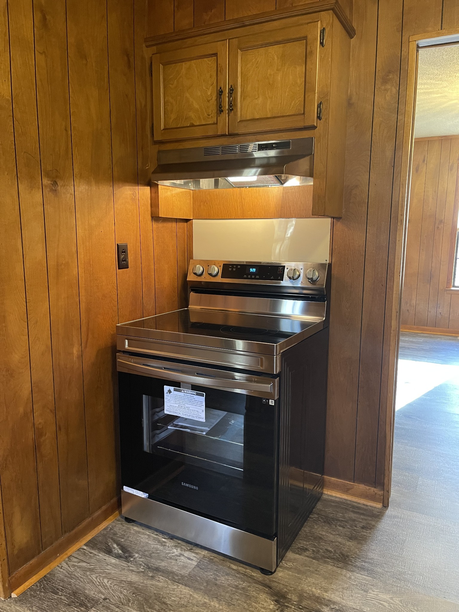 470 Cat Creek Road Manchester, TN 37355 - Photo 6 of 20 a stove top oven sitting inside of a kitchen