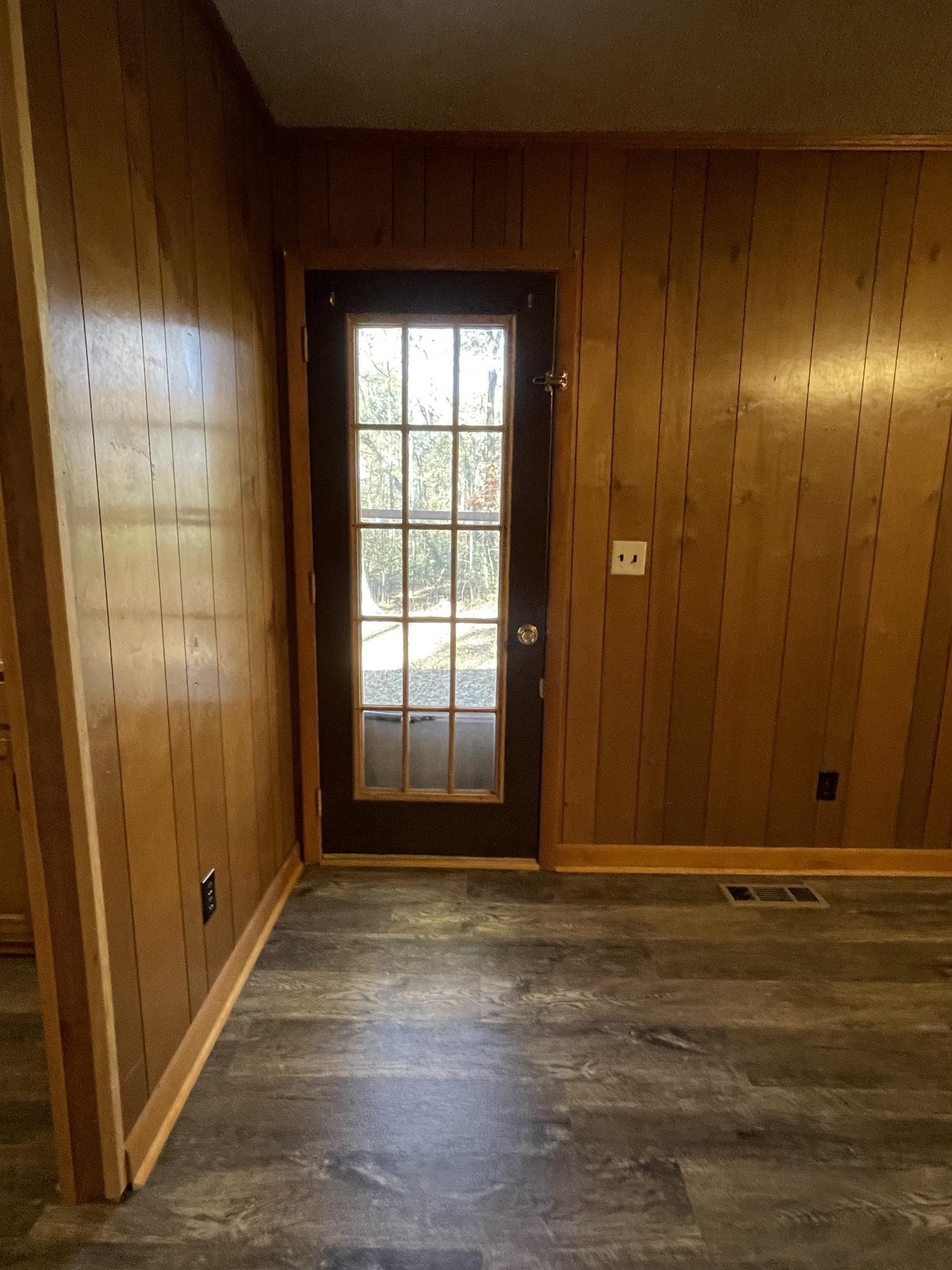 470 Cat Creek Road Manchester, TN 37355 - Photo 8 of 20 an empty room with wooden floor and windows