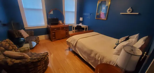 $1,800 | 1975 Riverside Avenue, Marinette, WI 54143