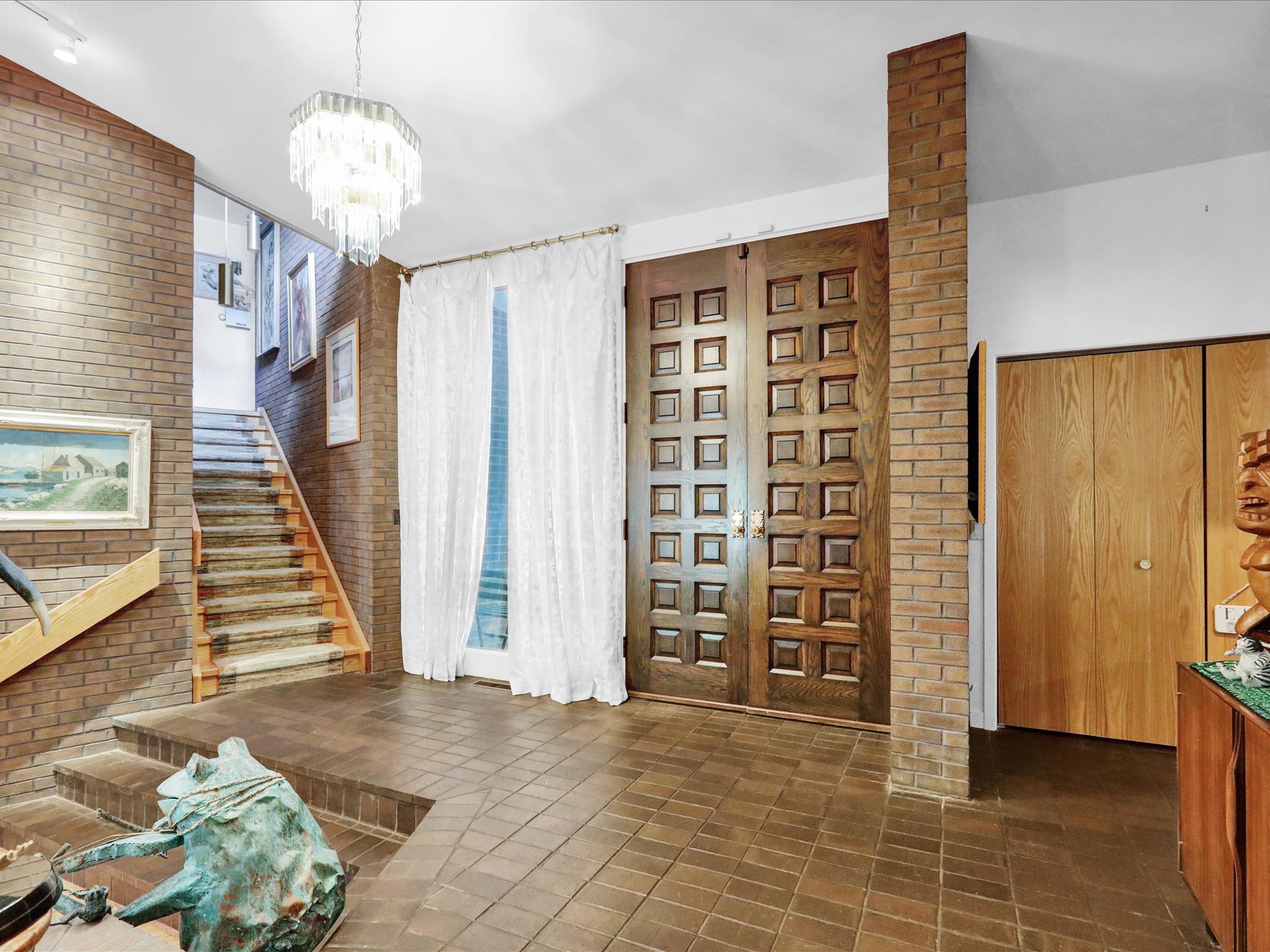 1617 Meadowlark Road Wyomissing, PA 19610 - Photo 9 of 36 Vaulted Entry Foyer w double doors.