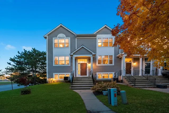 $380,000 | 2950 Shelly Lane, Unit 2950, Aurora, IL 60504