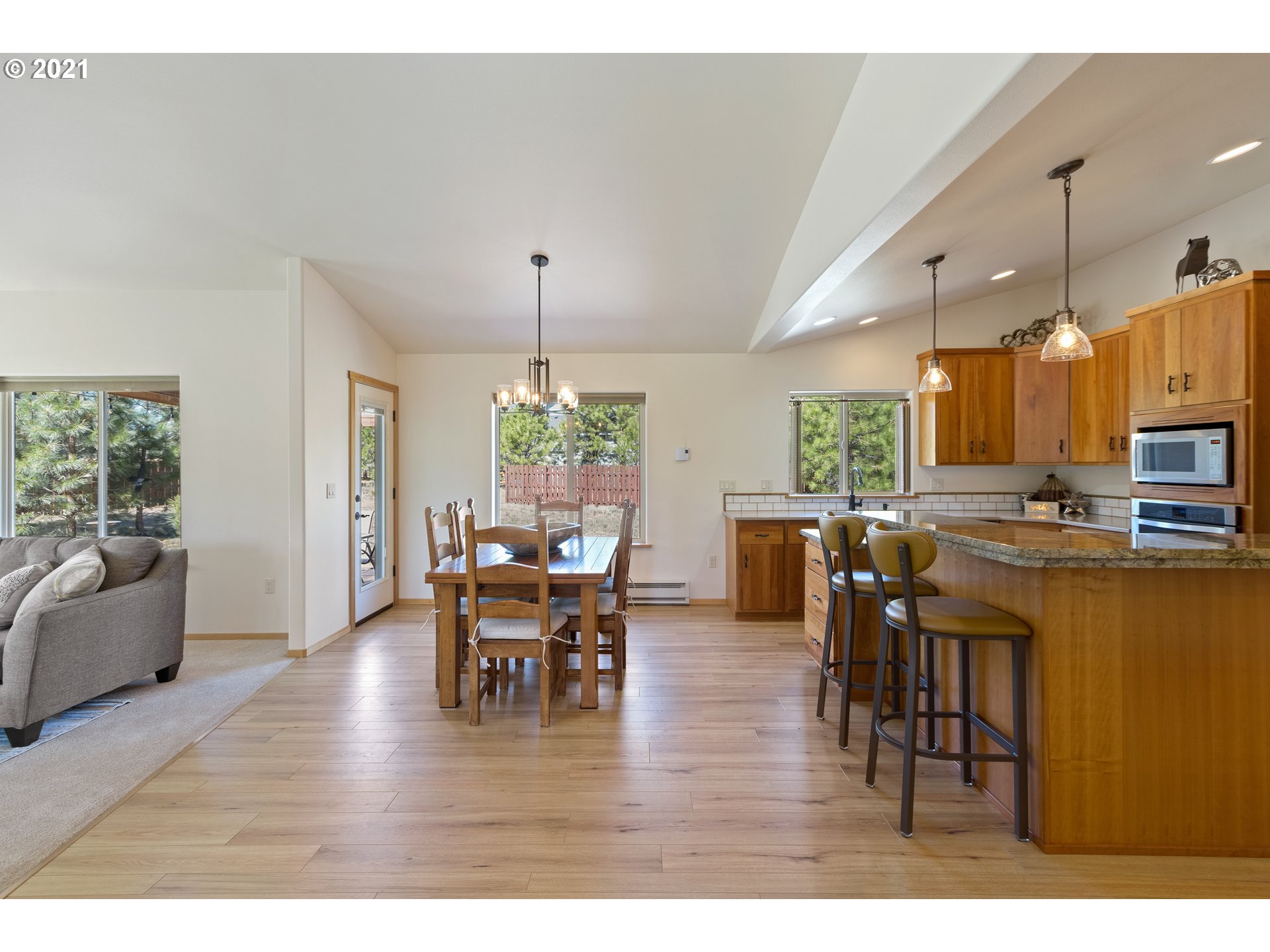 14842 Haywagon Sisters, OR 97759 - Photo 4 of 29