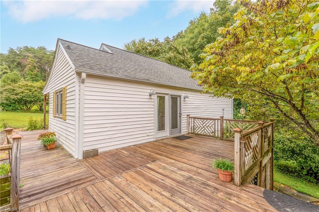 2176 Vienna Dozier Road Pfafftown, NC 27040 - Photo 15 of 22 Exterior Rear - expansive deck