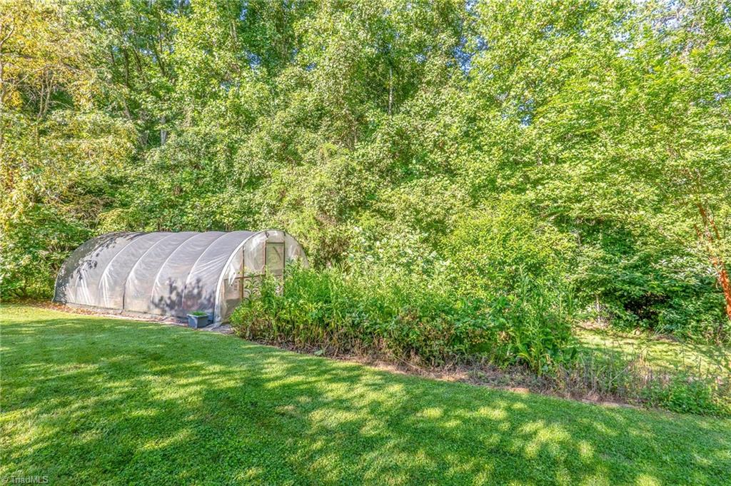 2176 Vienna Dozier Road Pfafftown, NC 27040 - Photo 17 of 22 Greenhouse