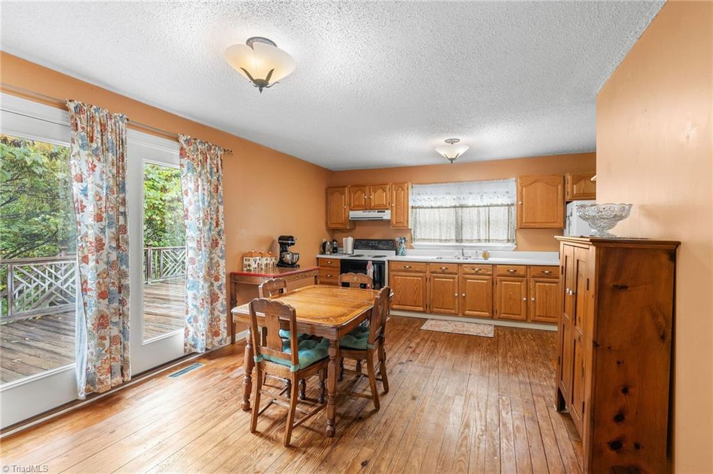 2176 Vienna Dozier Road Pfafftown, NC 27040 - Photo 8 of 22 Kitchen/Dining