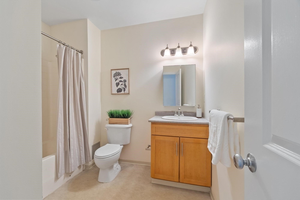 35 Riverwalk Way, Unit R103 Lowell, MA 01854 - Photo 18 of 27