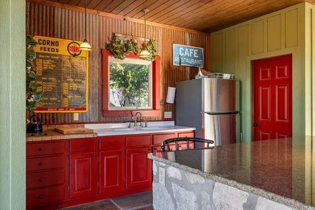 $1,160,000 | 483 East Grand Oaks Drive, Harper, TX 78631