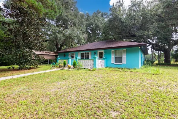 a view of a house with a backyard