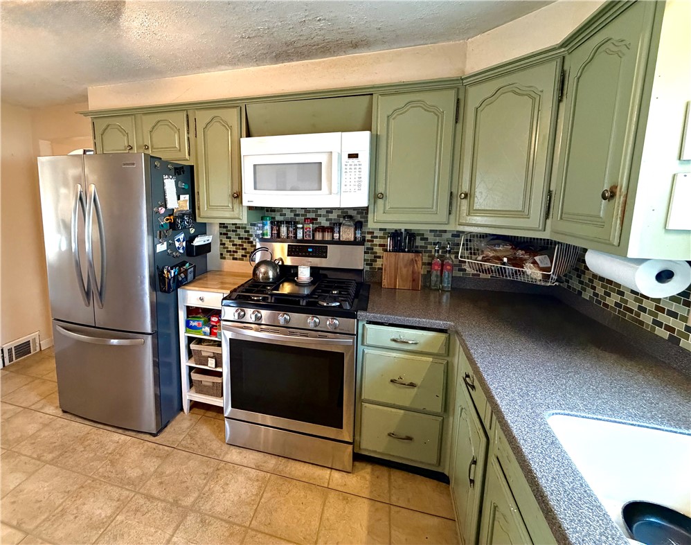 52 Duchess Road Cumberland, RI 02864 - Photo 6 of 24