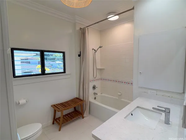 $5,600 | 2825 Pali Highway, Unit A, Honolulu, HI 96817
