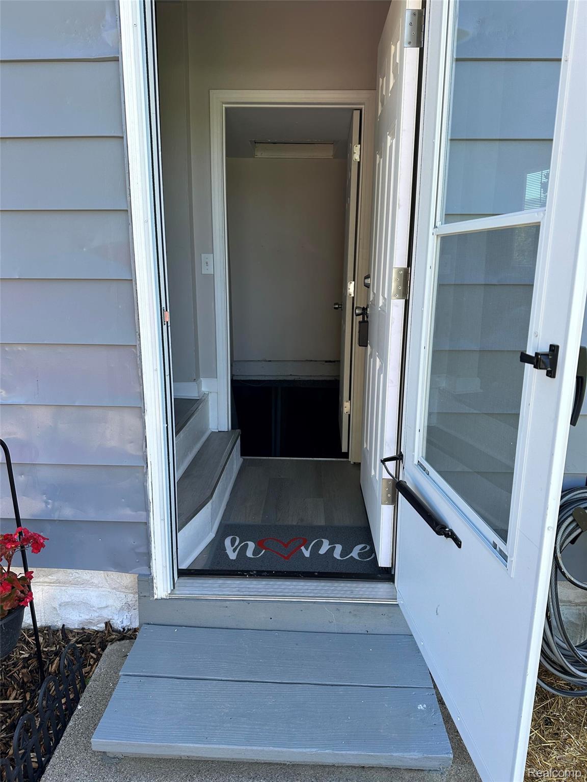 1574 South Graham Road Flint, MI 48532 - Photo 9 of 27 009_beyc6aa8165c245bc.jpg
