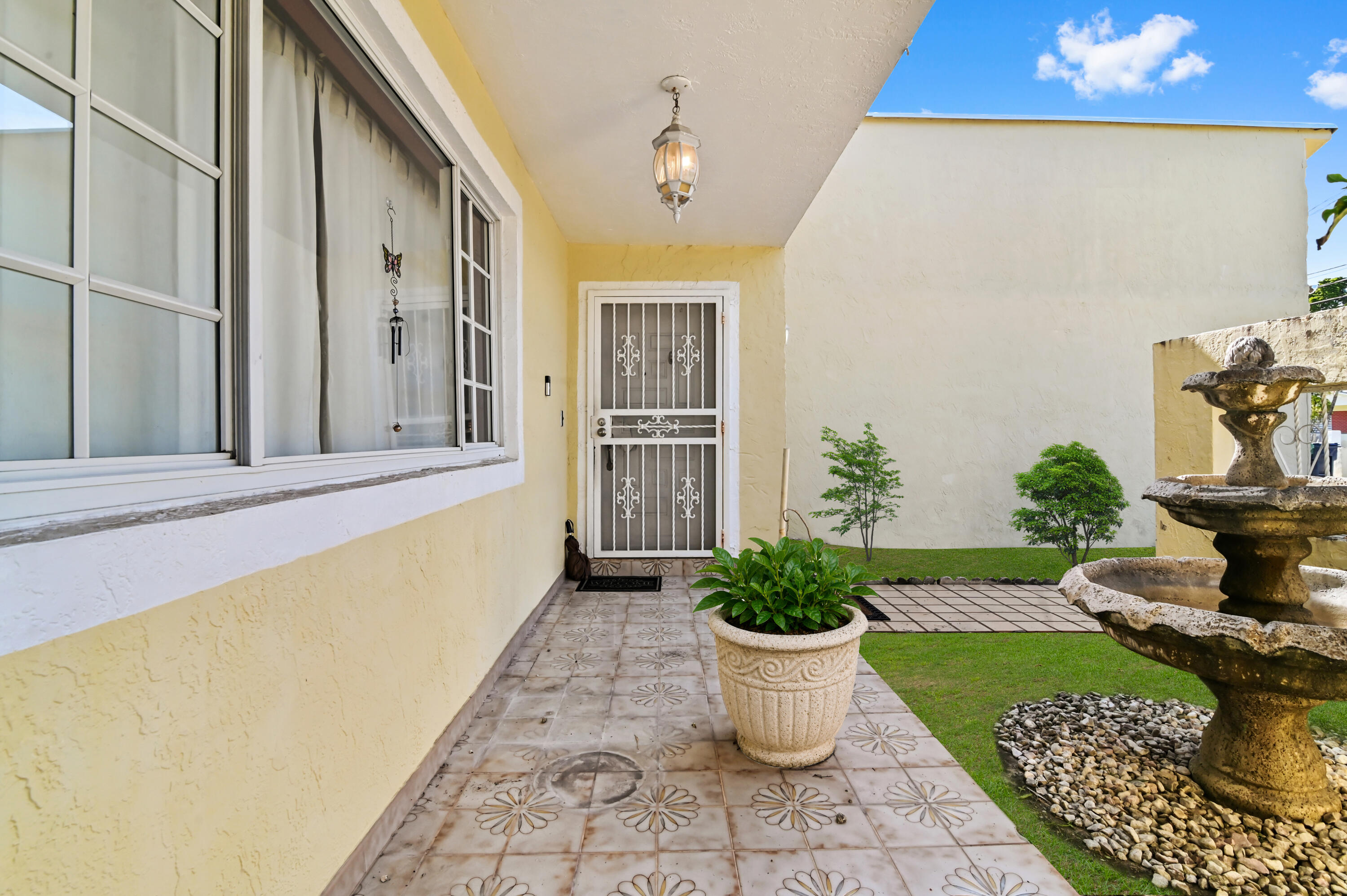 7337 Southwest 21st Street Miami, FL 33155 - Photo 23 of 32 06 Entry 02