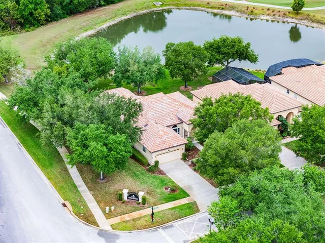 $485,000 | 9958 Santa Barbara Court, Howey-in-the-Hills, FL 34737