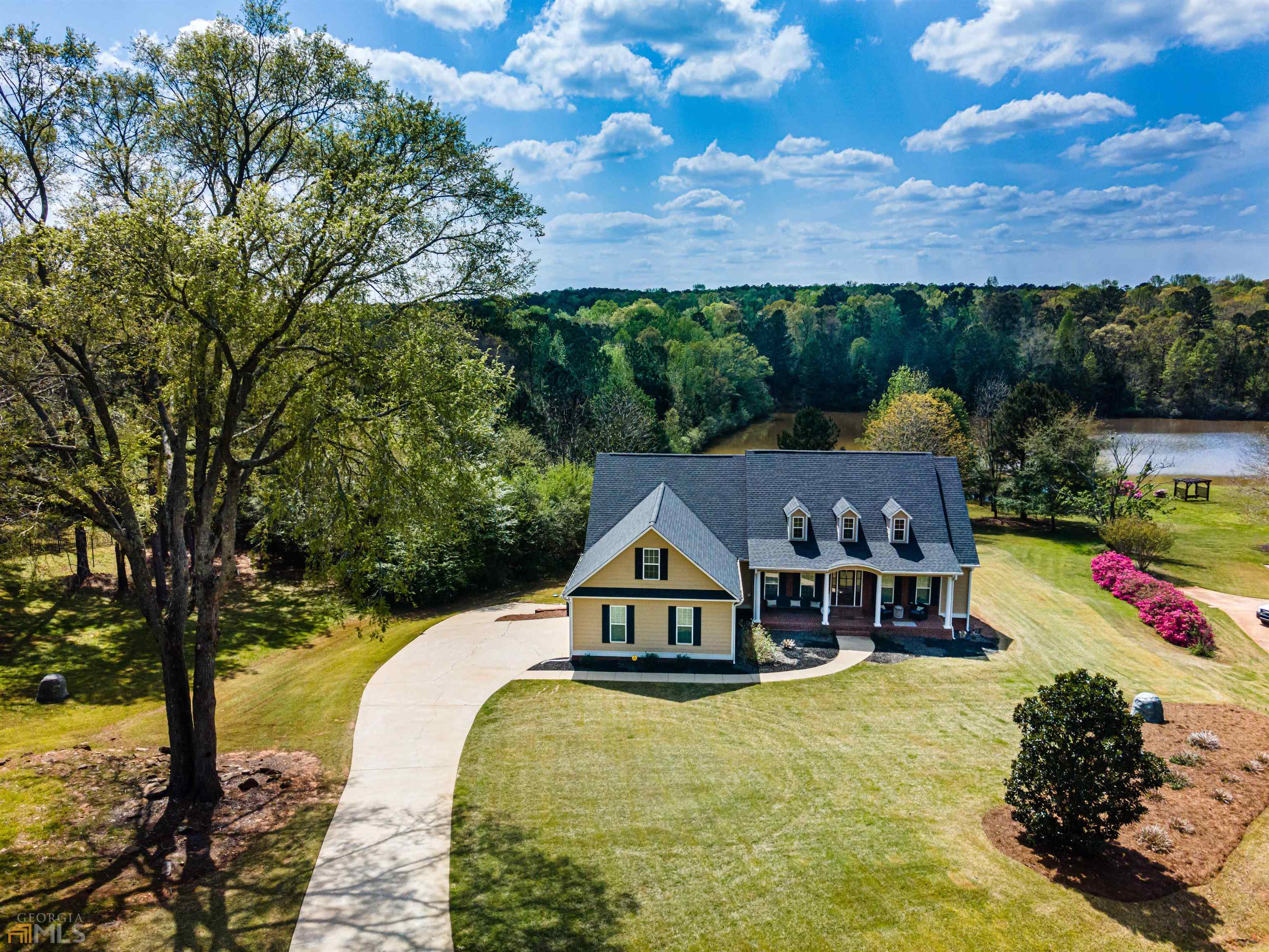 a view of a house with swimming pool and sitting area