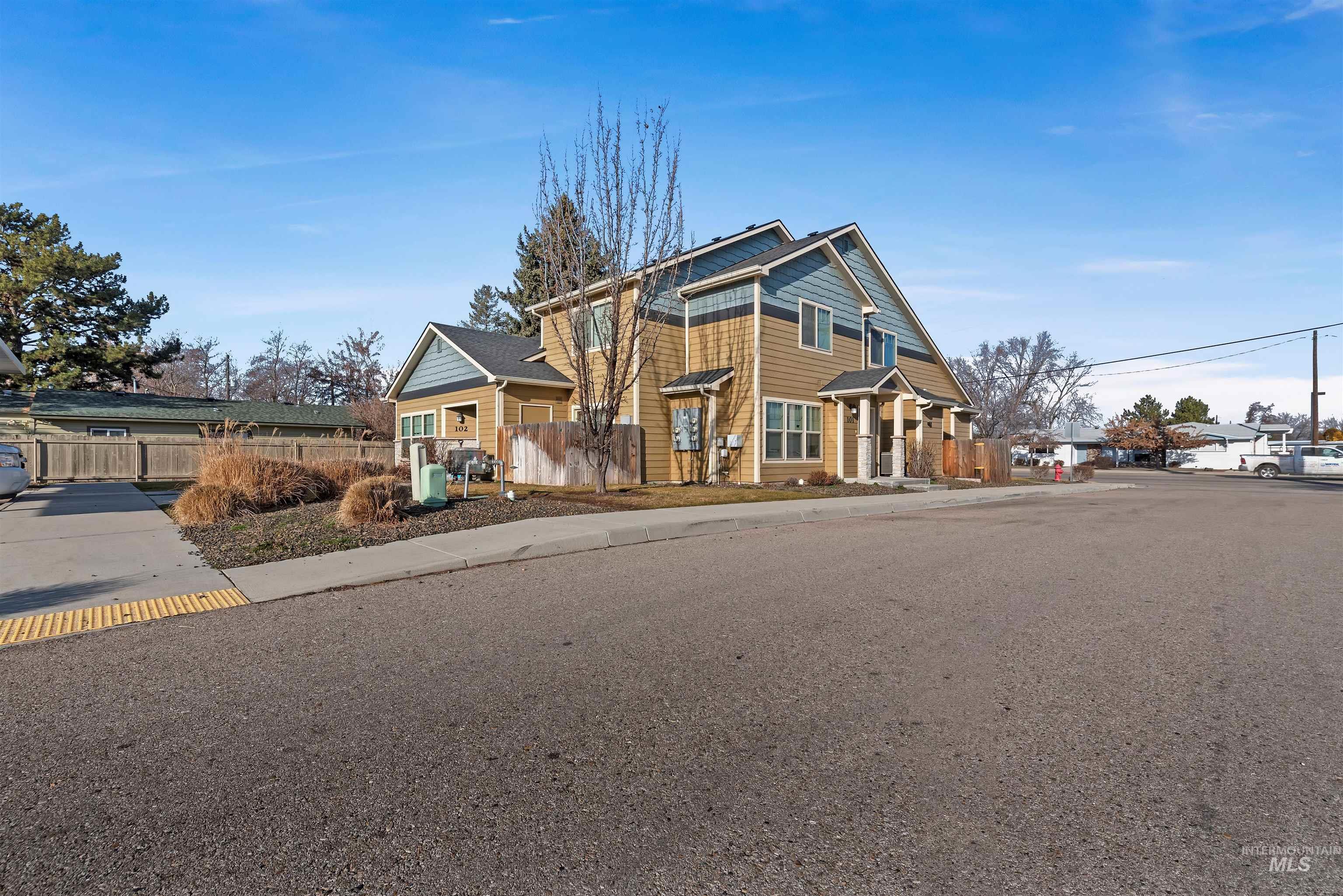 9107 Ustick Road Boise, ID 83704 - Photo 3 of 8 View of traditional home
