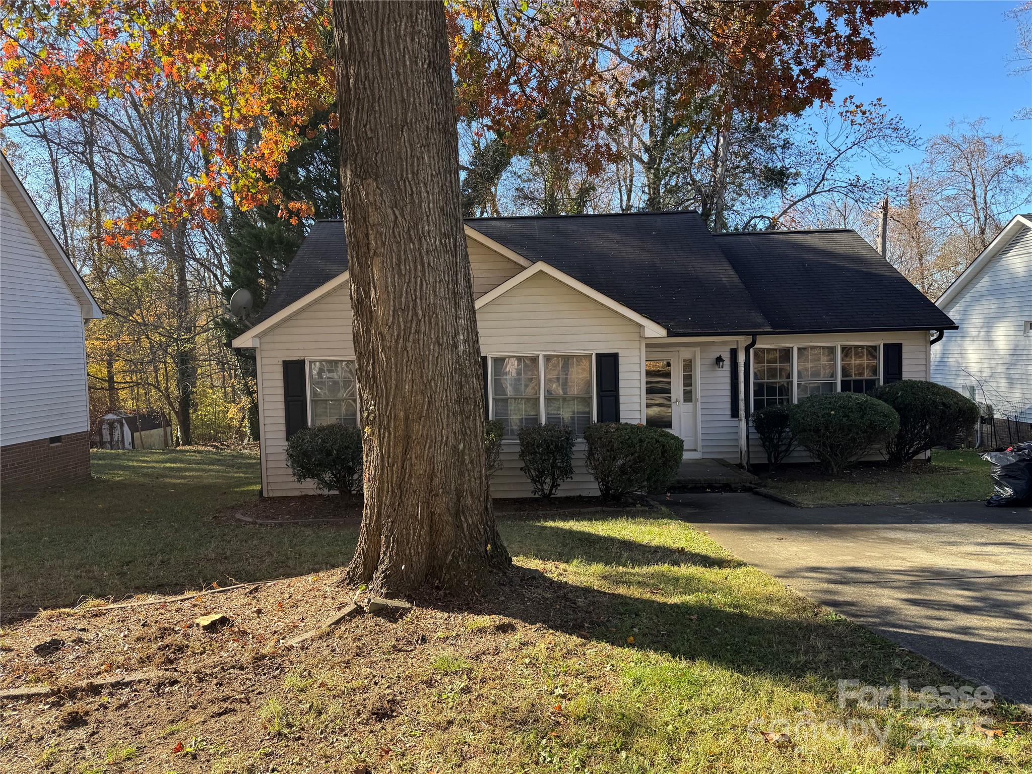 1424 Ridgewood Drive Concord, NC 28027 - Photo 3 of 14 a front view of a house with a yard