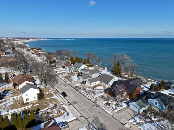 $1,380,000 | 2533 Lakeshore Drive, Sheboygan, WI 53081