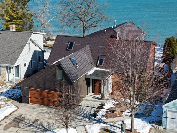 $1,380,000 | 2533 Lakeshore Drive, Sheboygan, WI 53081