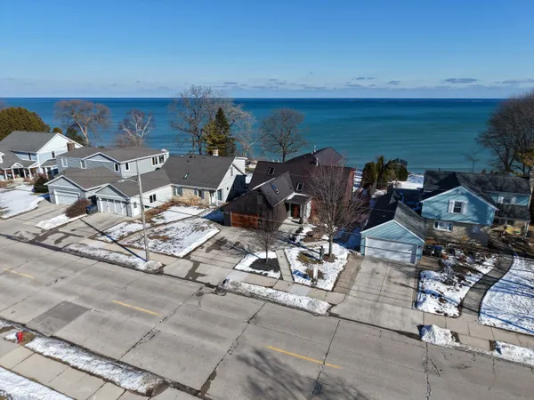 $1,380,000 | 2533 Lakeshore Drive, Sheboygan, WI 53081