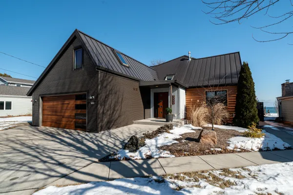 $1,380,000 | 2533 Lakeshore Drive, Sheboygan, WI 53081