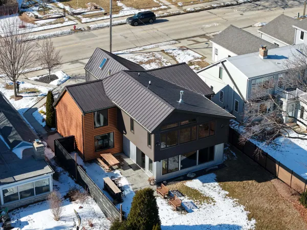 $1,380,000 | 2533 Lakeshore Drive, Sheboygan, WI 53081